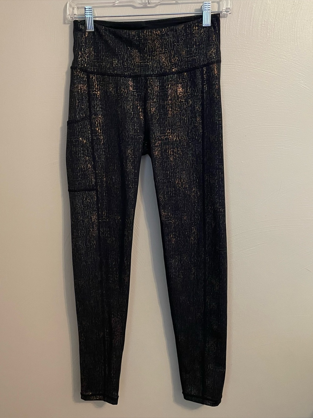 Lilly Pulitzer Luxletic Black and Gold patterned Leggings Size Small 25” inseam